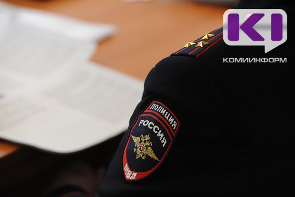 В школах Ухты будут дежурить сотрудники полиции из-за рассылки в мессенджере