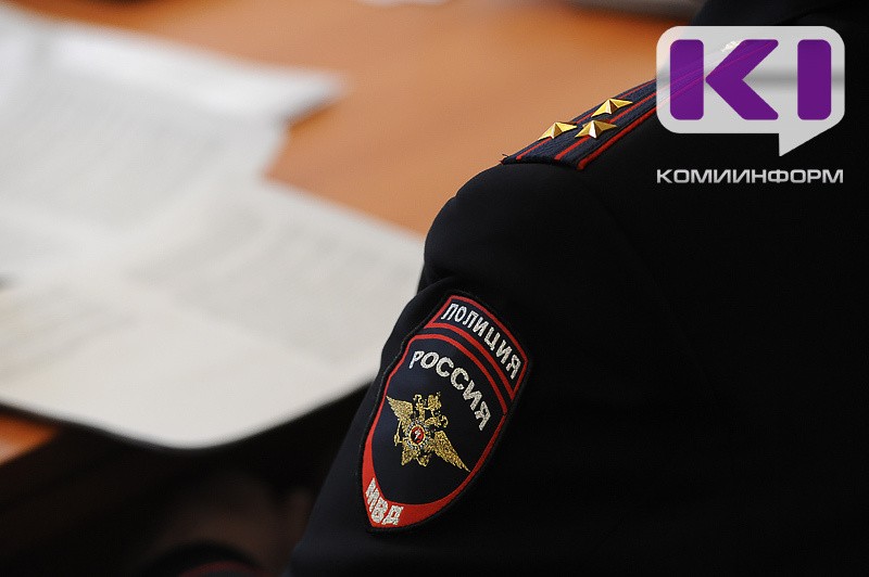 В школах Ухты будут дежурить сотрудники полиции из-за рассылки в мессенджере