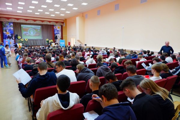 В КРАПТ Агродиктант писали участники СВО, а все желающие фотографировались с тракторами