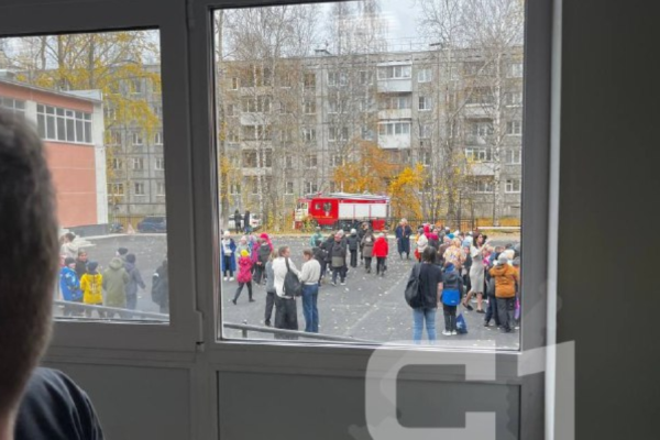 В сыктывкарской школе №36 провели экстренную эвакуацию учащихся