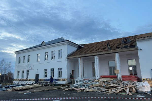 В Усть-Цильме продолжается капитальный ремонт культурного центра им.Т.Г.Шишеловой