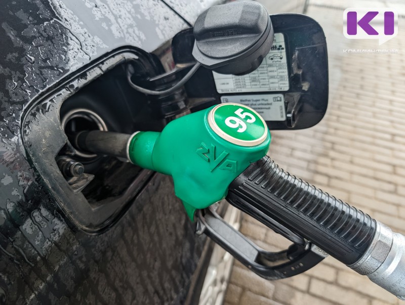 На заправках Сыктывкара продолжает понемногу дорожать бензин