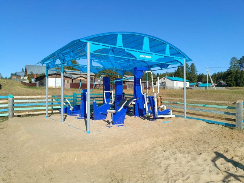 Для комфортной жизни на селе: в Усть-Куломском районе появился еще один уличный тренажерный комплекс