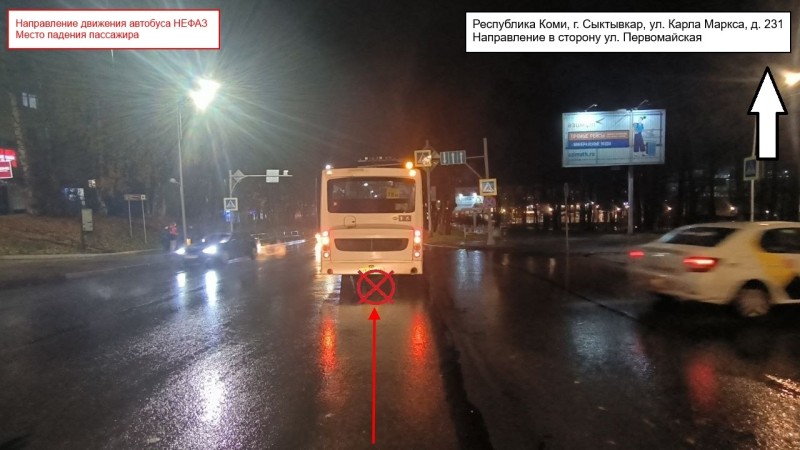 В сыктывкарском автобусе пассажирка пострадала при падении в автобусе