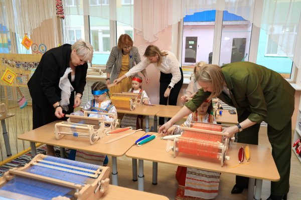 Благодаря гранту ЛУКОЙЛа маленькие усинцы осваивают ткацкое мастерство