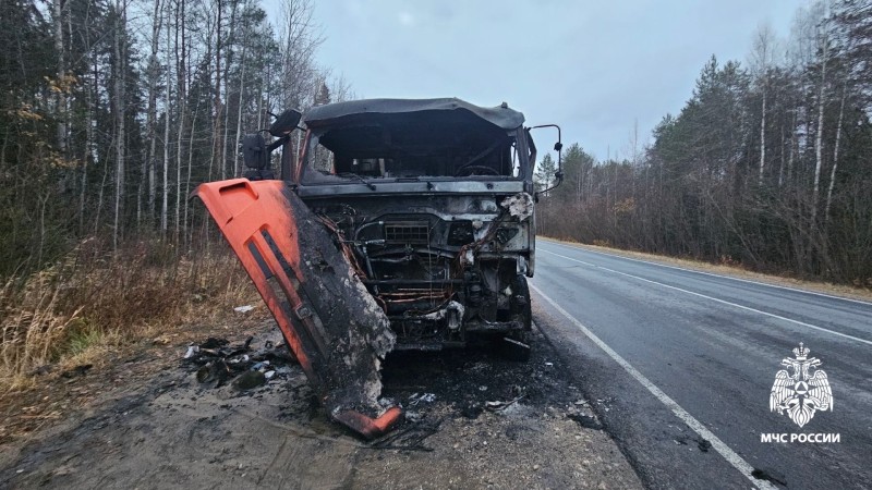 На трассе в Сыктывдинском районе потушили горящий КамАЗ
