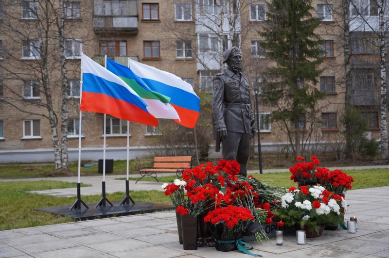 Возле нового памятника Герою Донбасса Арсену Павлову в Ухте появятся камеры видеонаблюдения