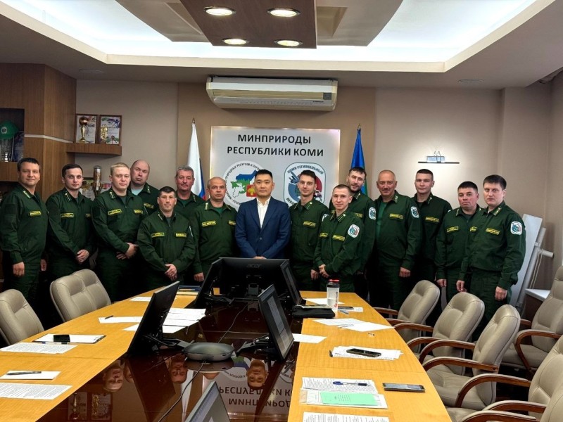 Летчики-наблюдатели Коми лесопожарного центра проходят курсы аварийно-спасательной подготовки на Ан-2 и Ми-8﻿