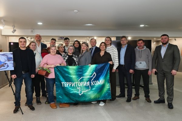 Единороссы Усинска ко Дню народного единства провели выставку и встречу с этноблогером

