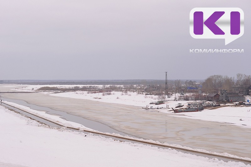 В Сыктывкаре из-за похолодания на прикол встанут паромы Дорожник-24 и Дорожник-19