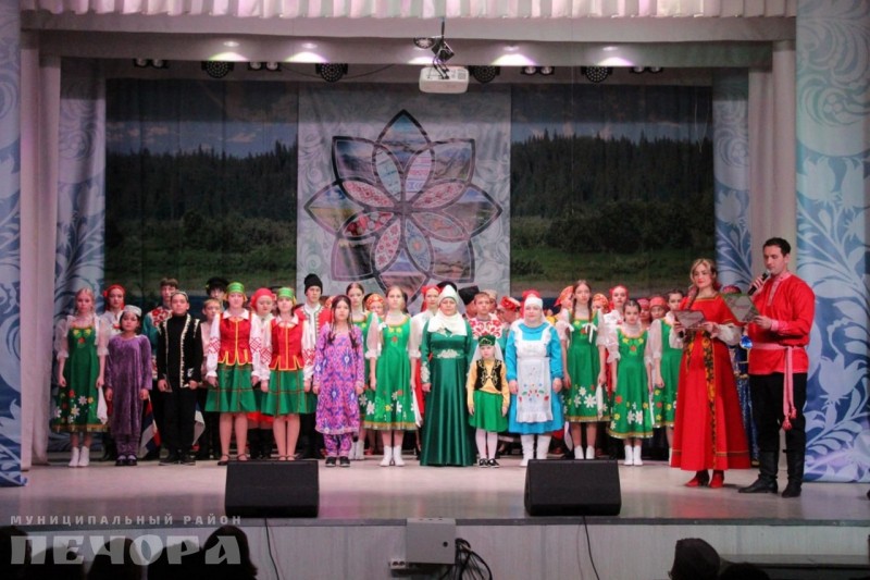 В День народного единства прошел фестиваль национальных культур "Многоцветье Печоры"