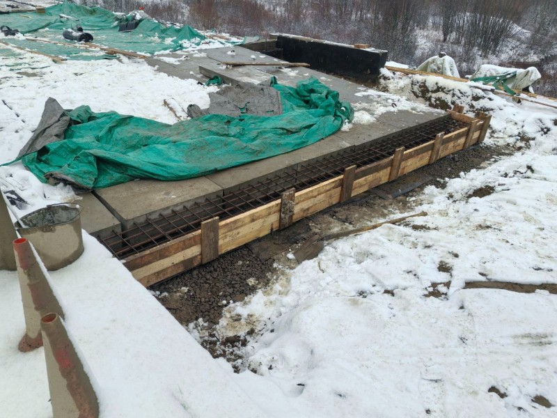 В Усинском районе продолжаются работы по капитальному ремонту моста через р. Турунъель