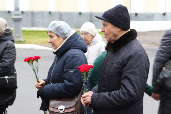 В Сыктывкаре почтили память сотрудников органов внутренних дел, погибших при исполнении служебного долга

