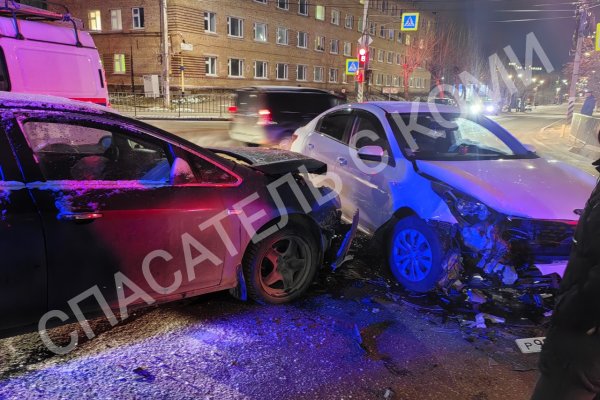 В Ухте при столкновении двух иномарок пострадала водитель одной из них