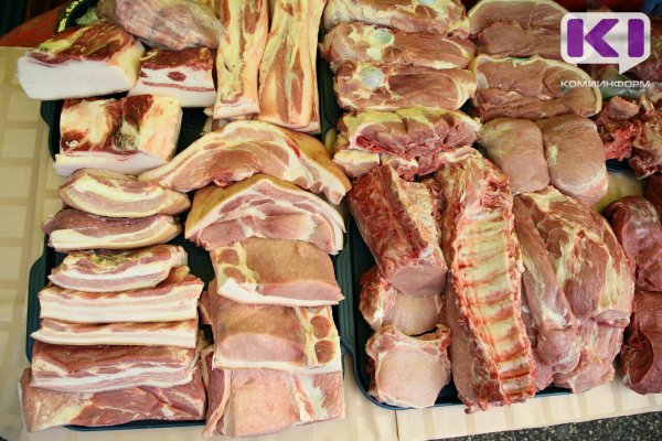 В Коми за неделю подорожали свинина и огурцы, но подешевели сосиски и яблоки