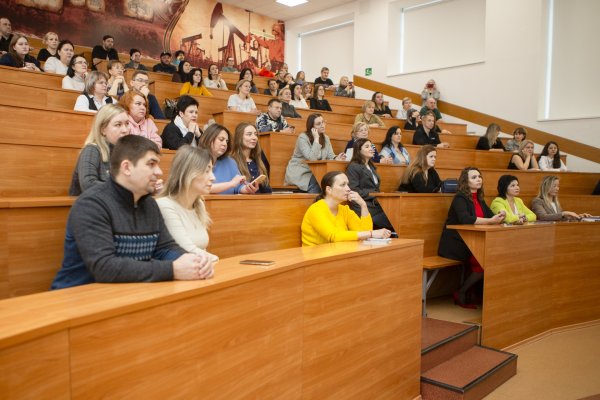 В УГТУ обсудили профессиональное будущее абитуриентов с их родителями

