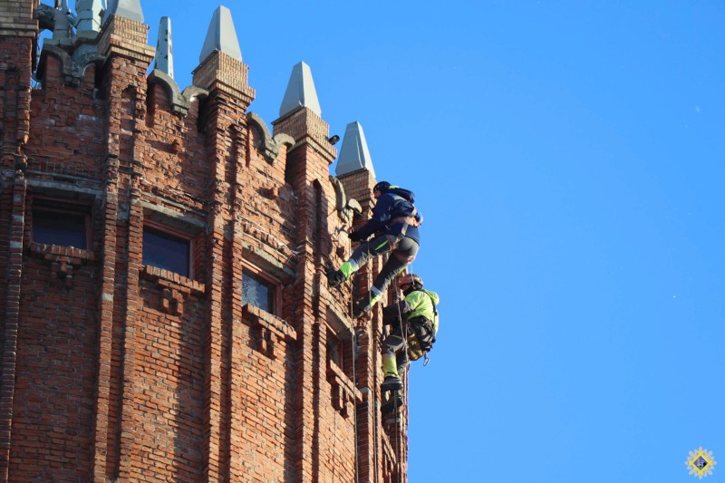 В Инте на водонапорной башне проводят противоаварийные работы

