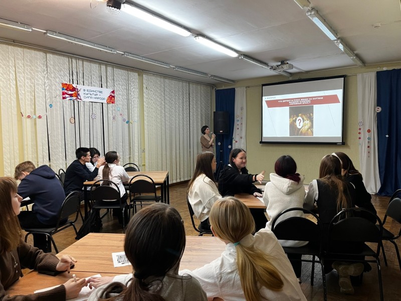 Центральная библиотека Инты провела квиз для школьников "Наш код — Россия" на средства республиканского гранта

