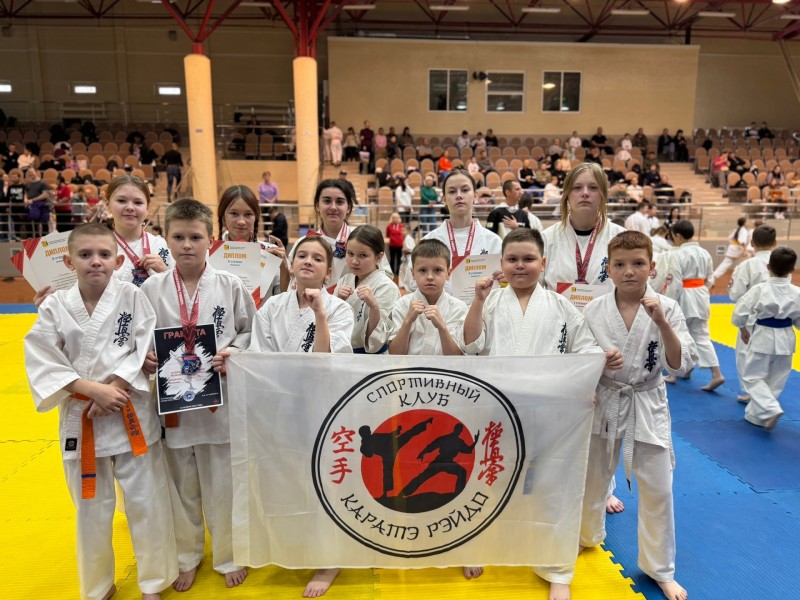 15 медалей завоевали сыктывкарцы на соревнованиях по всестилевому каратэ в Кирове