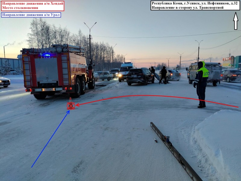 В Усинске Hyundai Santa Fe не уступил дорогу "Уралу" МЧС РФ с включенными маячками 