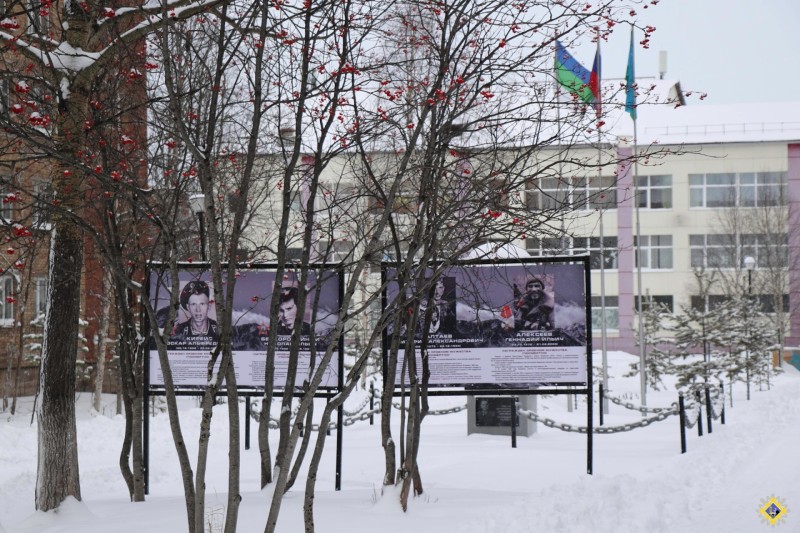 В Инте в сквере ВДВ установили новые баннеры