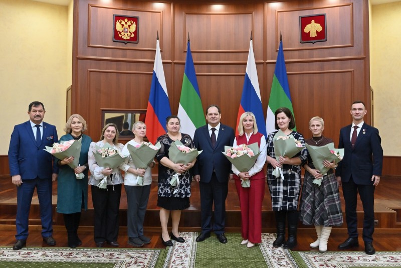 "Спасибо вам за ваших детей, за патриотическое воспитание, которое вы им дали": Ростислав Гольдштейн встретился с матерями погибших героев СВО