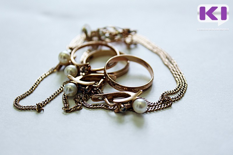 18-летняя ухтинка, укравшая у тети ювелирные украшения на 400 тысяч рублей, выслушала приговор

