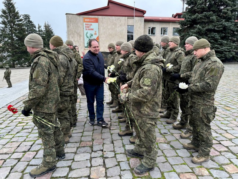 Ростислав Гольдштейн вручил бойцам СВО из Коми государственные награды