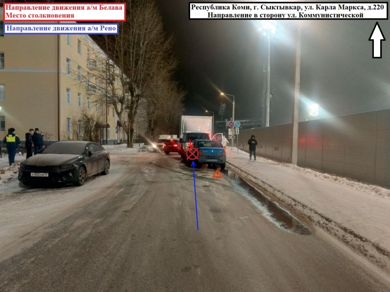 В Сыктывкаре грузовик выехал на встречку и врезался в Renault Logan, есть пострадавшая