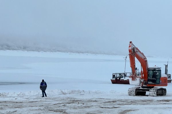 В Вуктыле начался монтаж понтонного моста для связи с 