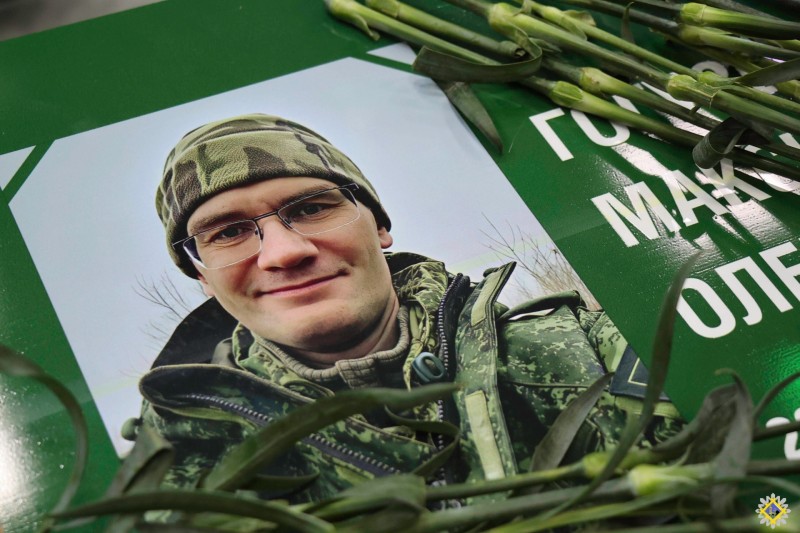 В Инте открыли "Парту героя" в честь выпускника французской гимназии Максима Гогузева

