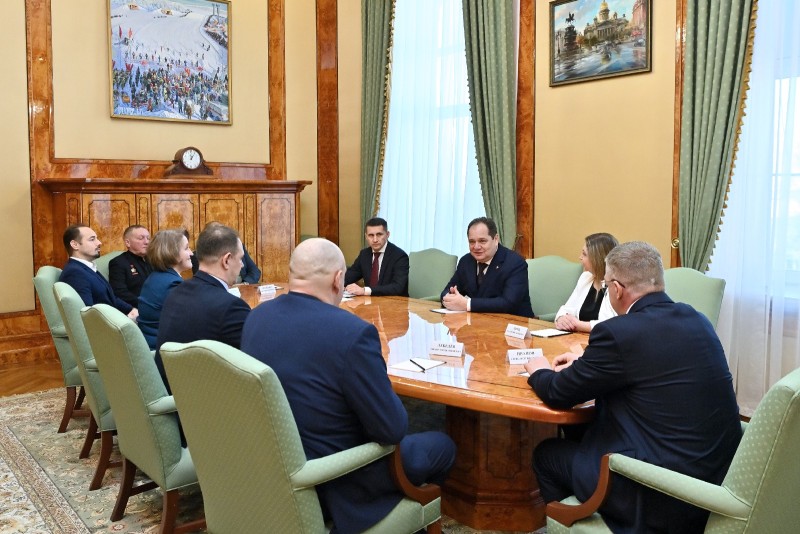 Ростислав Гольдштейн пожелал ветеранам СВО из Коми плодотворной работы на Всероссийском форуме "Вместе победим!"