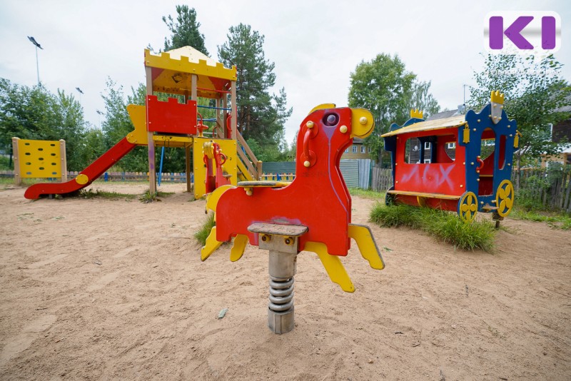 Прокуратура Коми защитила права 10-летней девочки, травмировавшейся на детской площадке в Лэзыме 