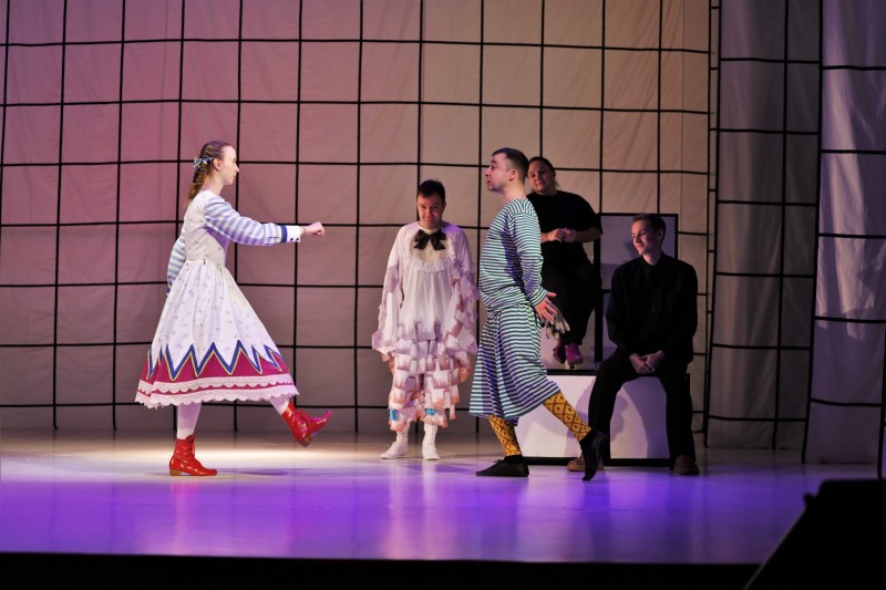 Впервые на коми сцене прозвучит сказка "Алиса в Стране чудес"