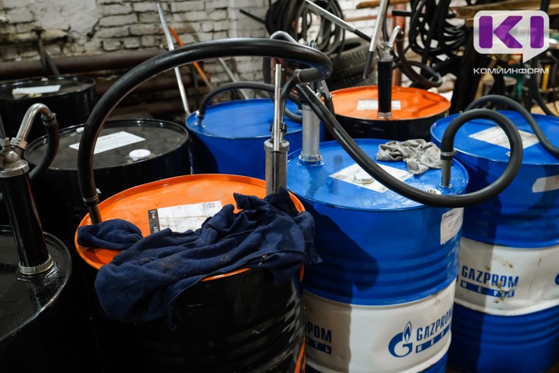 Сыктывкарец в баре вылил на пол ведро моторного масла