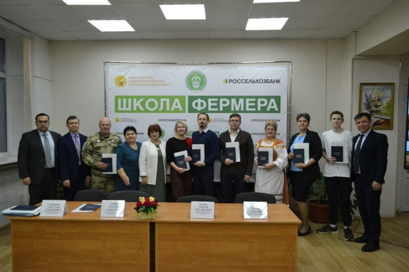 Участникам СВО в канун Года села в Коми вручили дипломы выпускников "Школы фермера"
