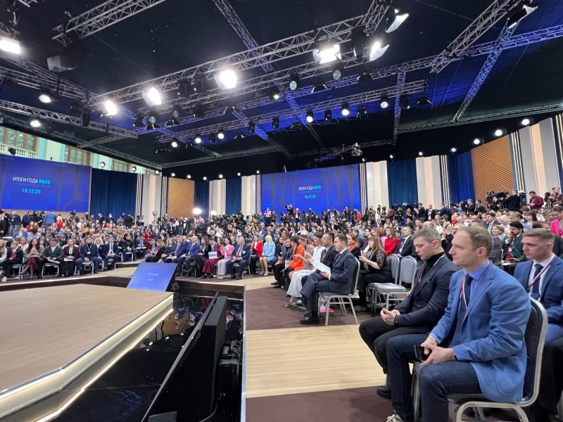 Считанные минуты остаются до начала "Итогов года с Владимиром Путиным"