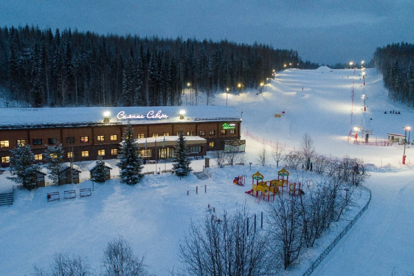 Доступные трассы и семейная инфраструктура: лыжно-спортивная база 