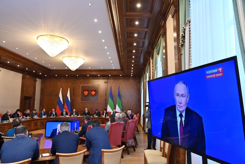 Ростислав Гольдштейн: "Все вопросы жителей Коми, поступившие на прямую линию с президентом, взяты в работу"