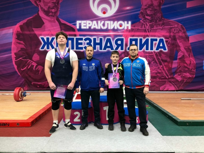 Две серебряные медали завоевали атлеты Коми на Всероссийских соревнованиях по тяжелой атлетике
