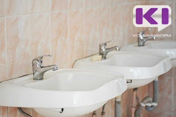 В Усть-Куломе ремонтируют водопровод 