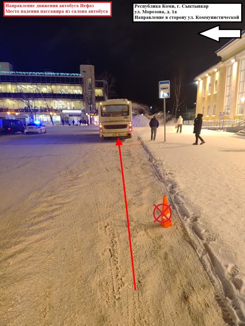 В Сыктывкаре пассажирка выпала из автобуса 