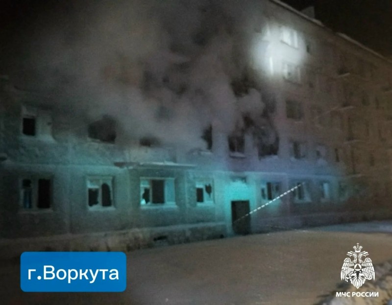 В Сыктывкаре эвакуировали двух жильцов из многоквартирного дома по ул. Карла Маркса 