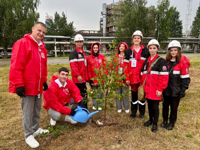 Росприроднадзор по Коми отметил благодарственным письмом ООО "ЛУКОЙЛ-УНП" за участие в экологических акциях