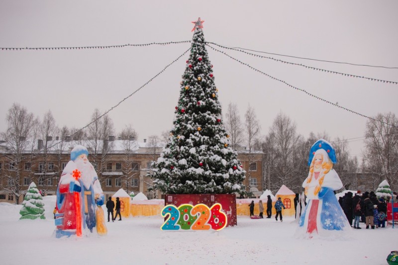 Снежную сказку открыли на Первомайской площади Ухты