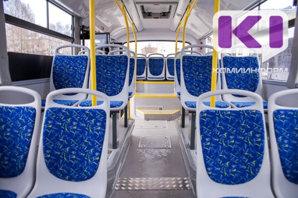 В Сыктывкаре в салоне автобуса упала пассажирка 