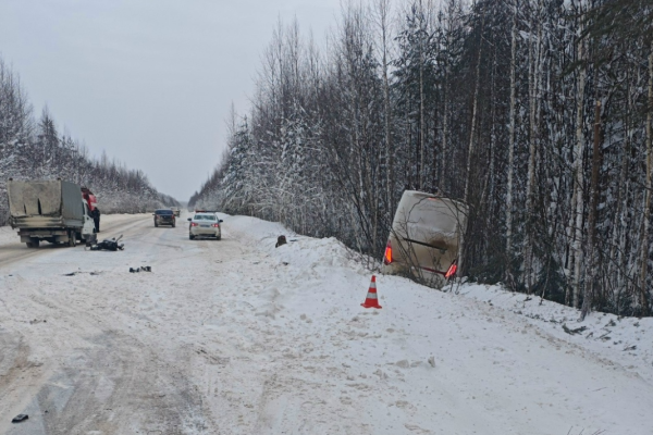 Пять пассажиров автобуса пострадали в смертельном ДТП в Корткеросском районе