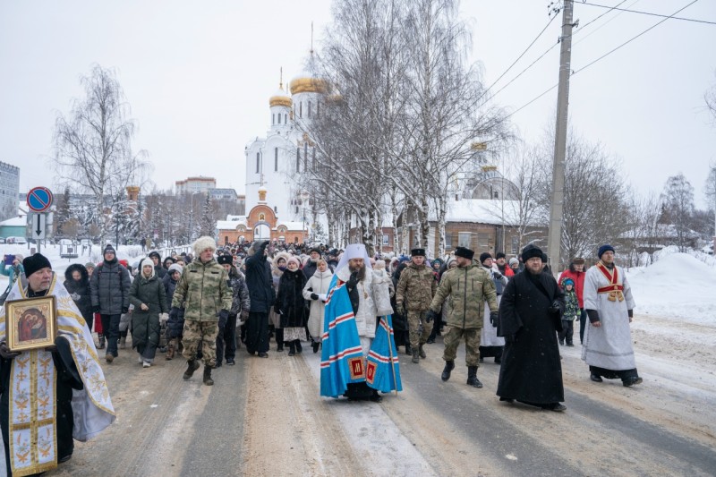 В Сыктывкаре прошел многолюдный рождественский крестный ход