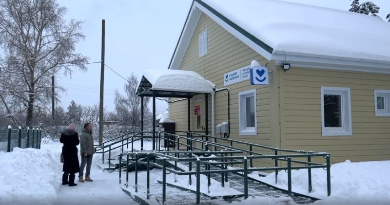 "Партийный десант" проверил готовность нового ФАПа в селе Усть-Ухта