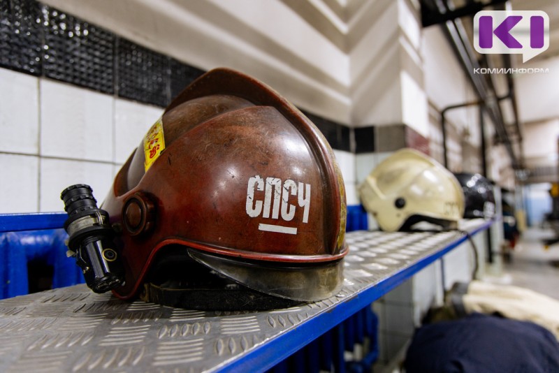 Пожарные машины без воды и французские шлемы показал журналистам МЧС РФ по Коми